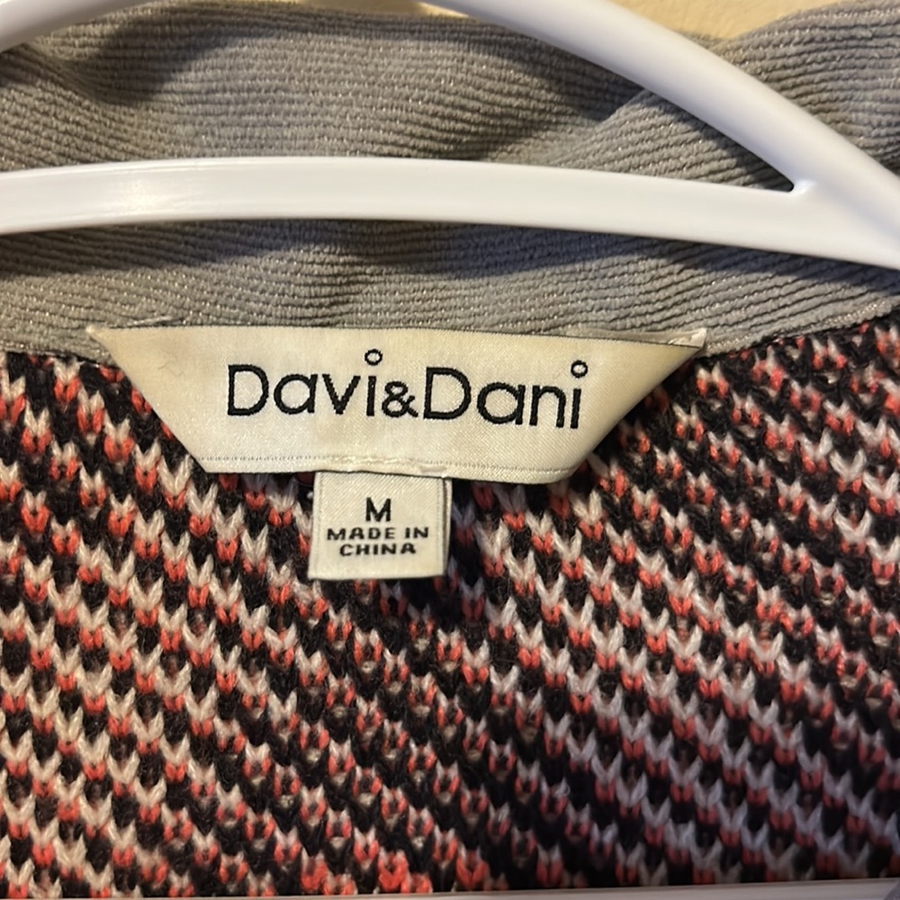 Ladies Size M Davi & Dani cute blazer with knit detail back. - Picture 4 of 5